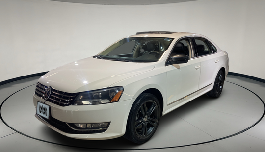 Volkswagen • Passat
