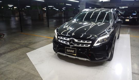 Mercedes Benz • Clase GLA