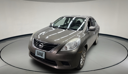 Nissan • Versa