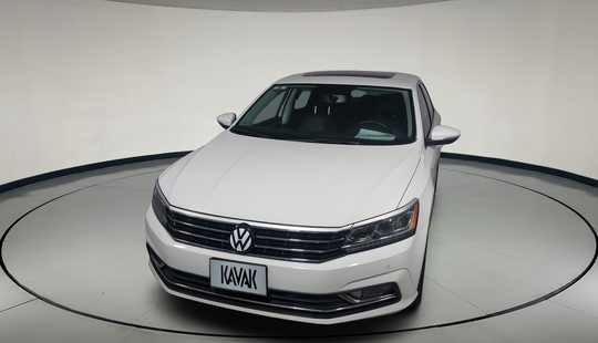 Volkswagen • Passat