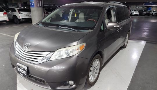 Toyota • Sienna