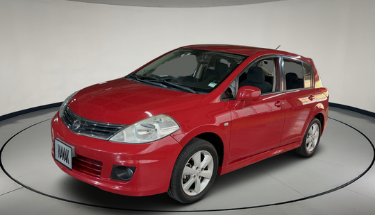 Nissan • Tiida