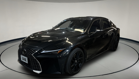 Lexus • IS