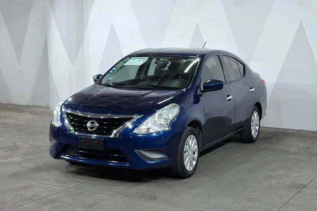 Nissan · Versa