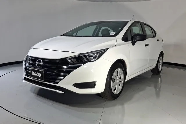 Nissan · Versa