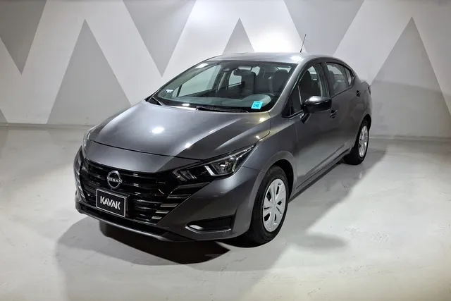 Nissan · Versa