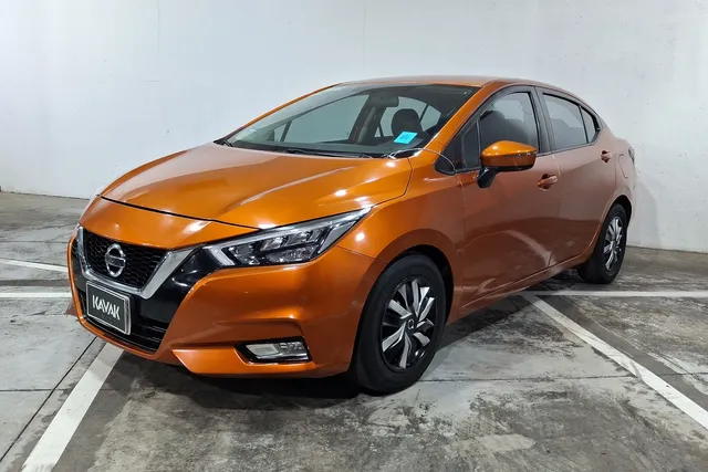 Nissan · Versa