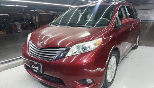 Toyota • Sienna