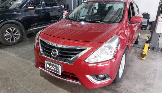Nissan • Versa