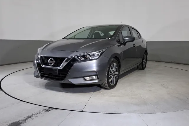 Nissan · Versa