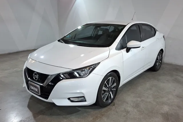 Nissan · Versa