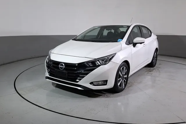 Nissan · Versa