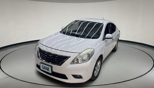 Nissan • Versa