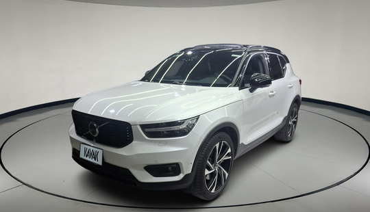 Volvo • XC40