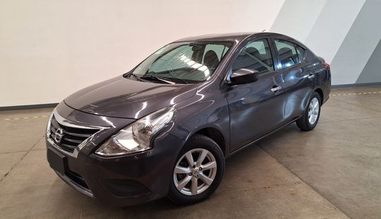 Nissan • Versa
