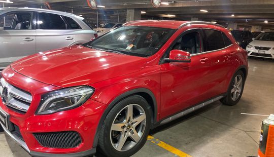 Mercedes Benz • Clase GLA
