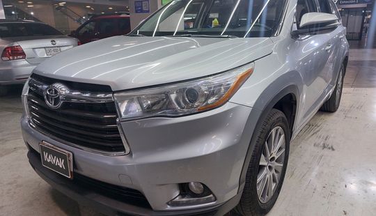 Toyota • Highlander