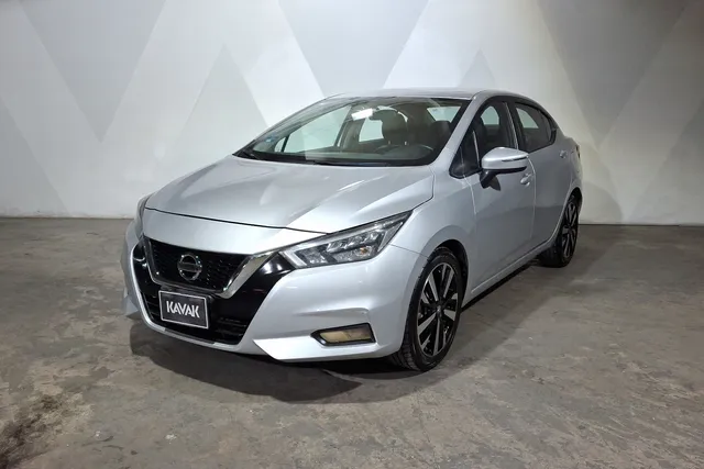 Nissan · Versa