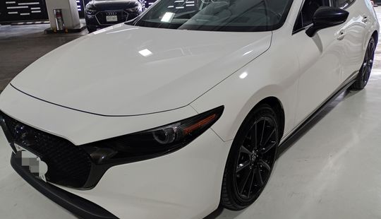 2022 • 28,000 km • Automático
