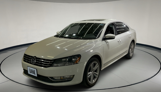 Volkswagen • Passat