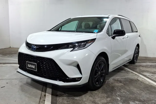 Toyota · Sienna