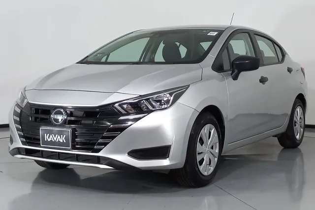 Nissan · Versa