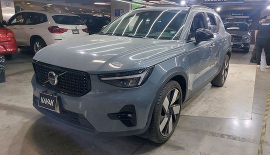 Volvo • XC40
