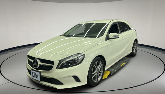 Mercedes Benz • Clase A