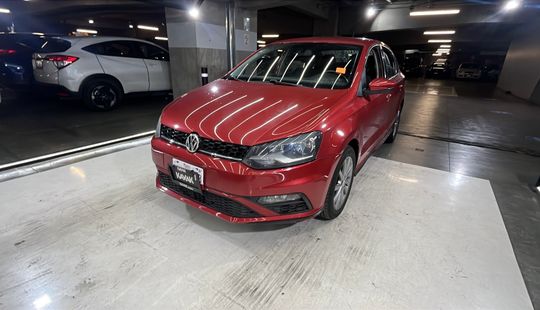 Volkswagen • Vento