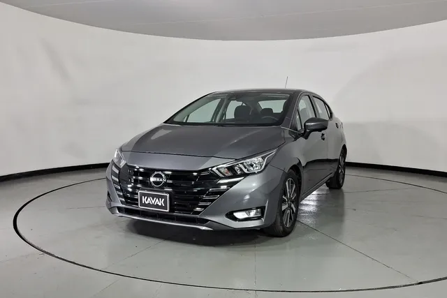 Nissan · Versa