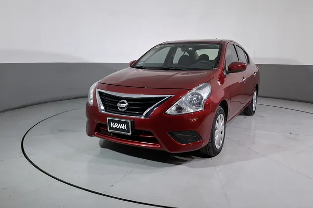 Nissan · Versa