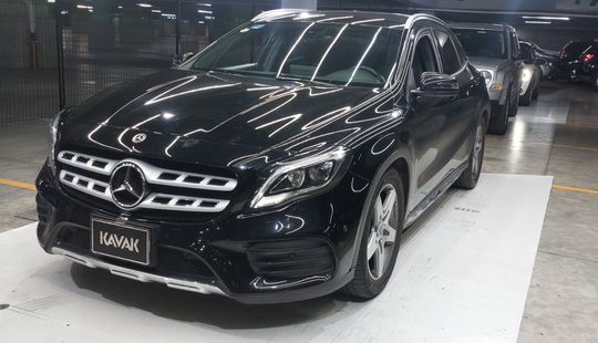Mercedes Benz • Clase GLA