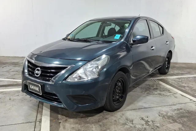 Nissan · Versa