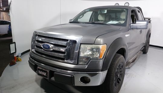 Ford • Lobo