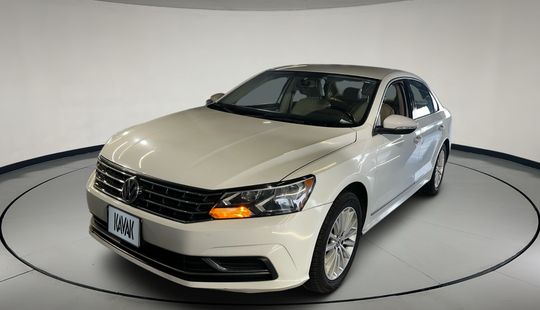 Volkswagen • Passat