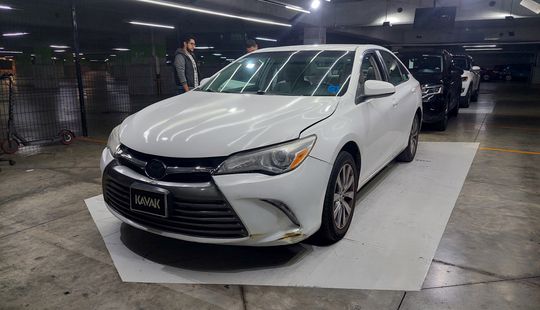 Toyota • Camry