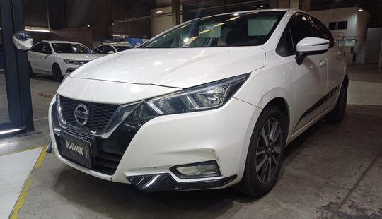 Nissan • Versa