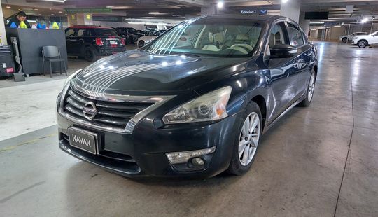 Nissan • Altima