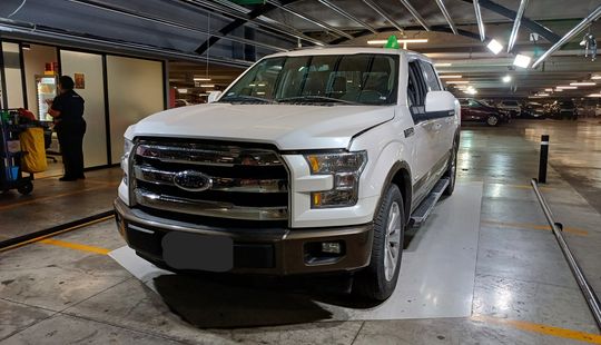 Ford • Lobo