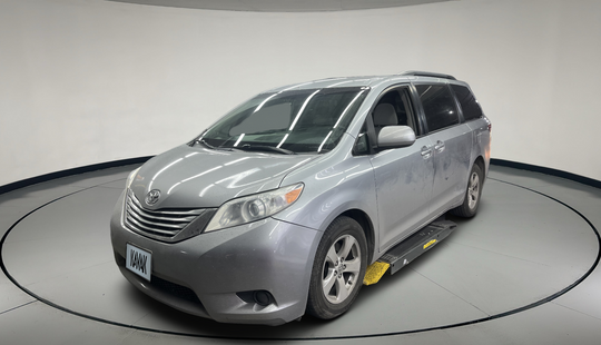 Toyota • Sienna