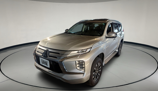 Mitsubishi • Montero