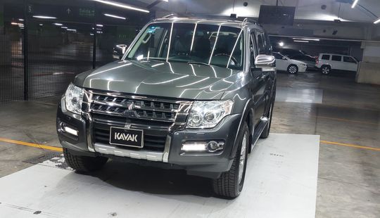 Mitsubishi • Montero