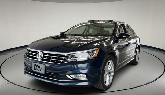 Volkswagen • Passat