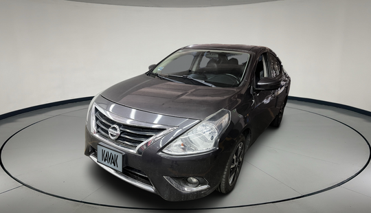 Nissan • Versa