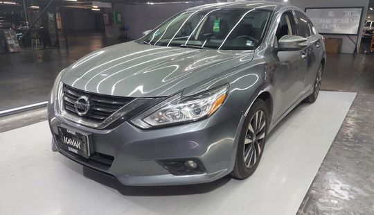 Nissan • Altima