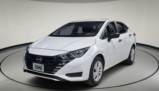Nissan • Versa