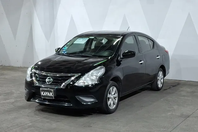 Nissan · Versa