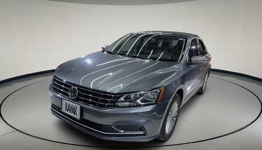 Volkswagen • Passat