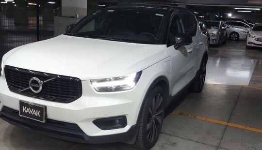 Volvo • XC40