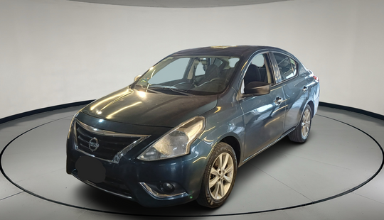 Nissan • Versa